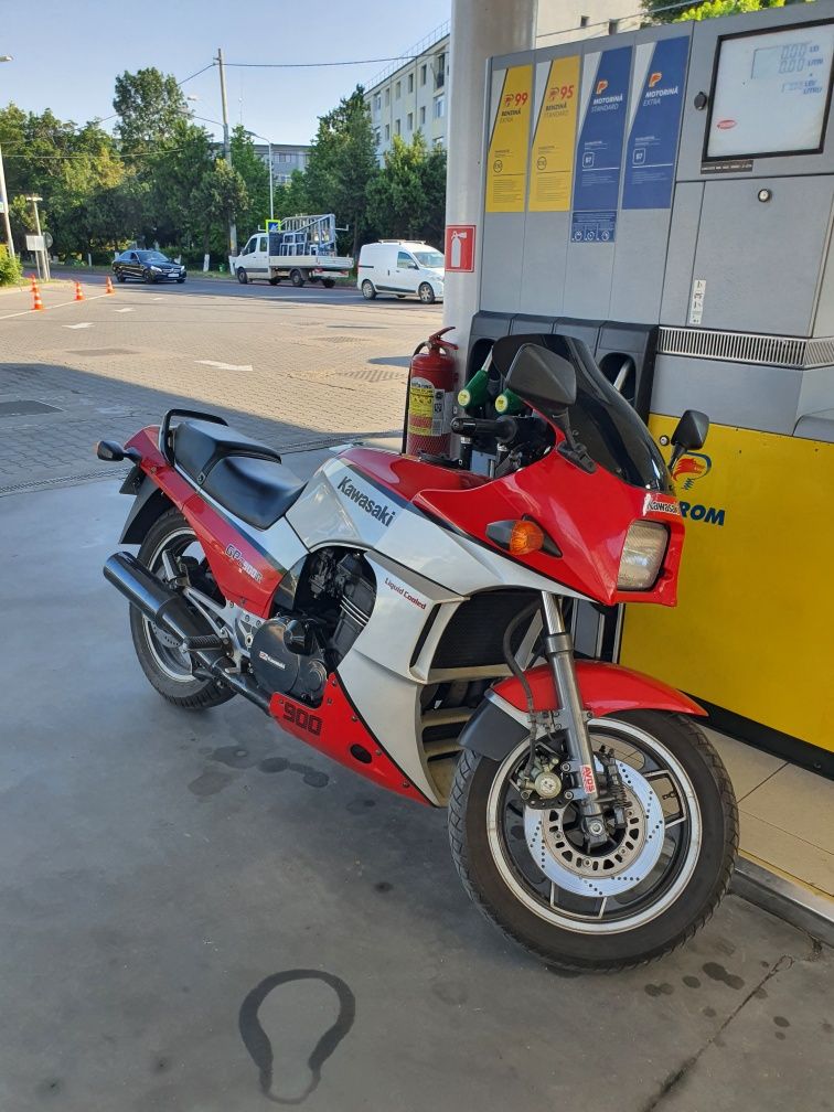 Kawasaki GPZ900R 1985 KM putini modelul din TopGun
