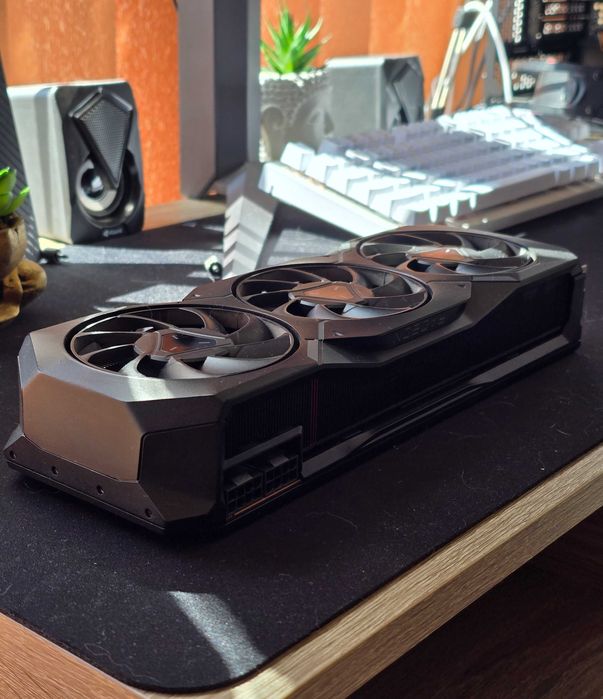 Продавам видео карта RX 7900 XT PowerColor