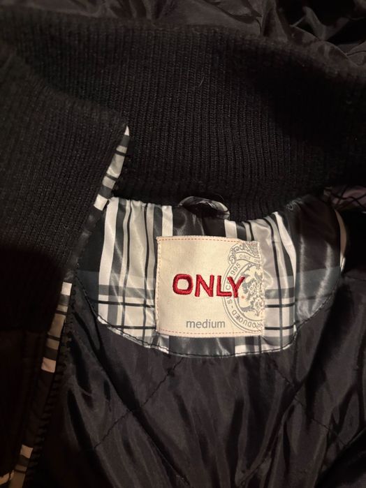 Дамско пухкаво зимно яке ONLY