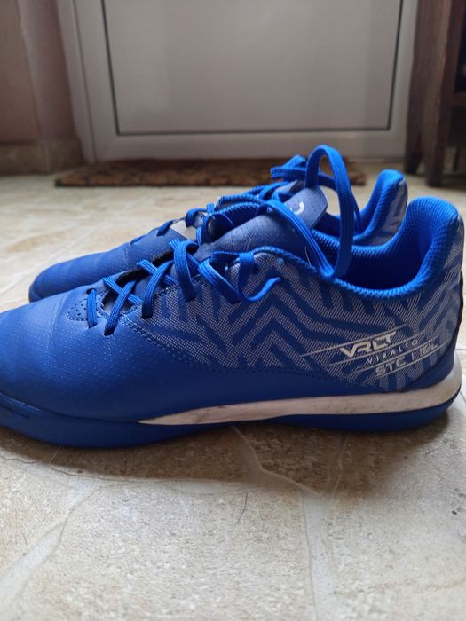 Детски футболни обувки