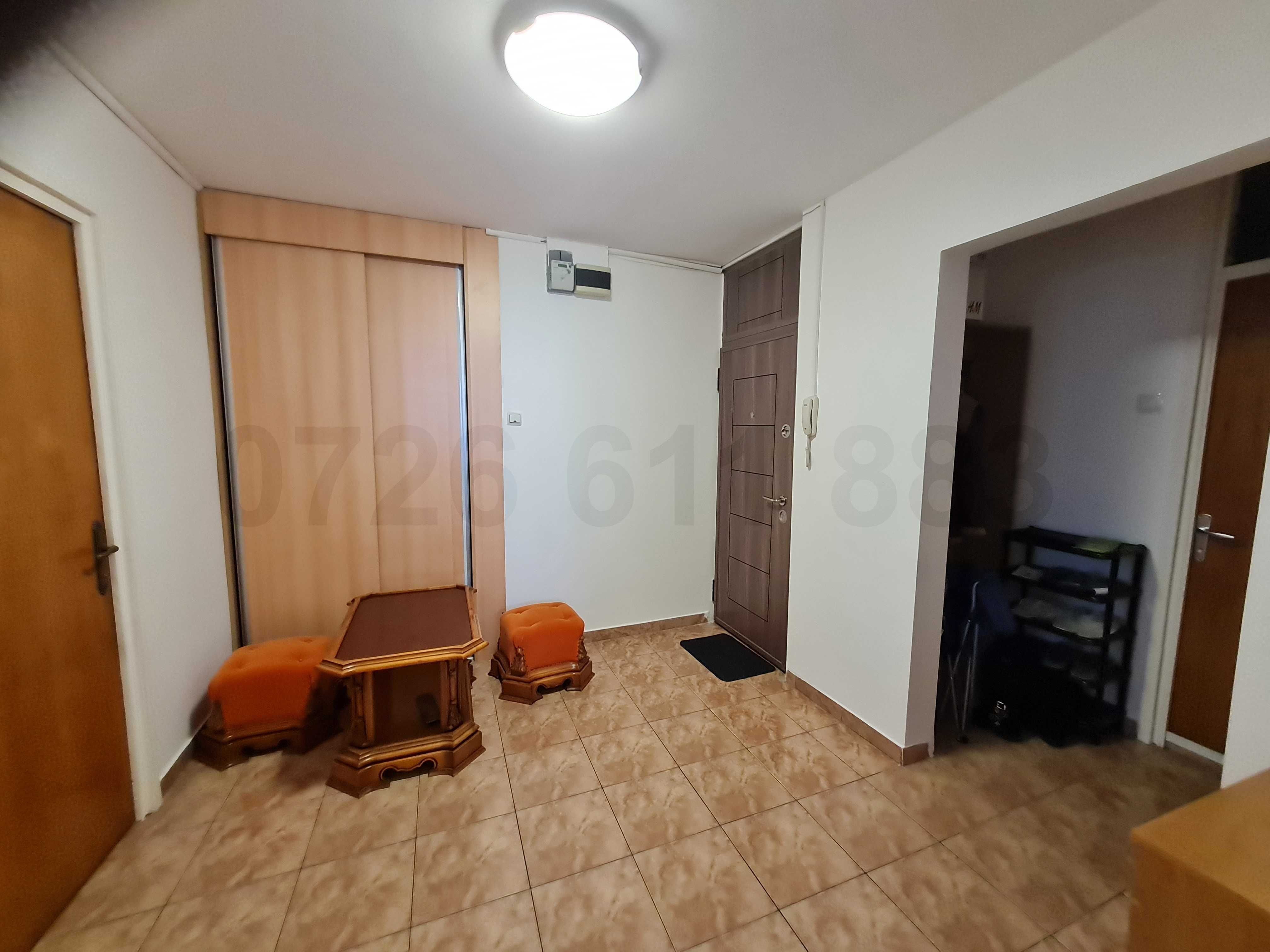 Apartament 4 camere, sedmidecomandat, în zona Piața Gorjului