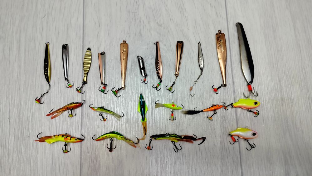 Продам зимние снасти ,приманки