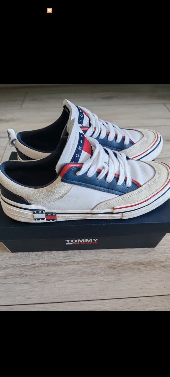 Vând pantofi Tommy Jeans