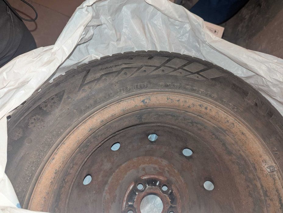 Зимни гуми 4бр. 205/60/R16 92H DOT 2017 със стоманени джанти