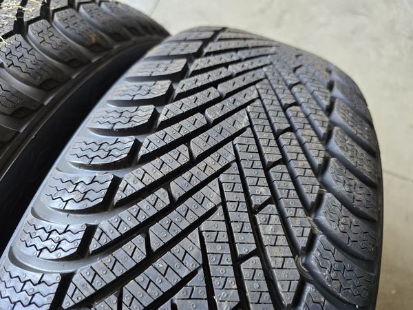 215/55/18 PIRELLI 4бр