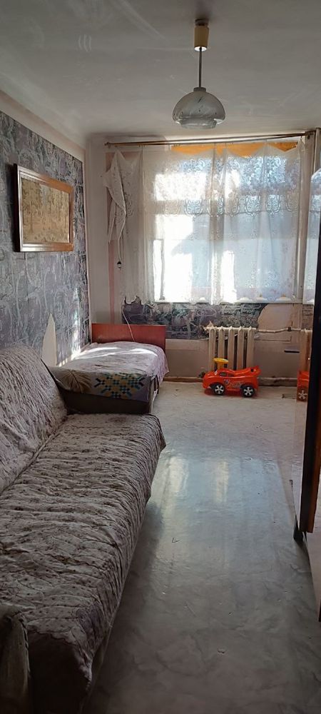 Мирабод туманида 2 хонали квартира сотилади