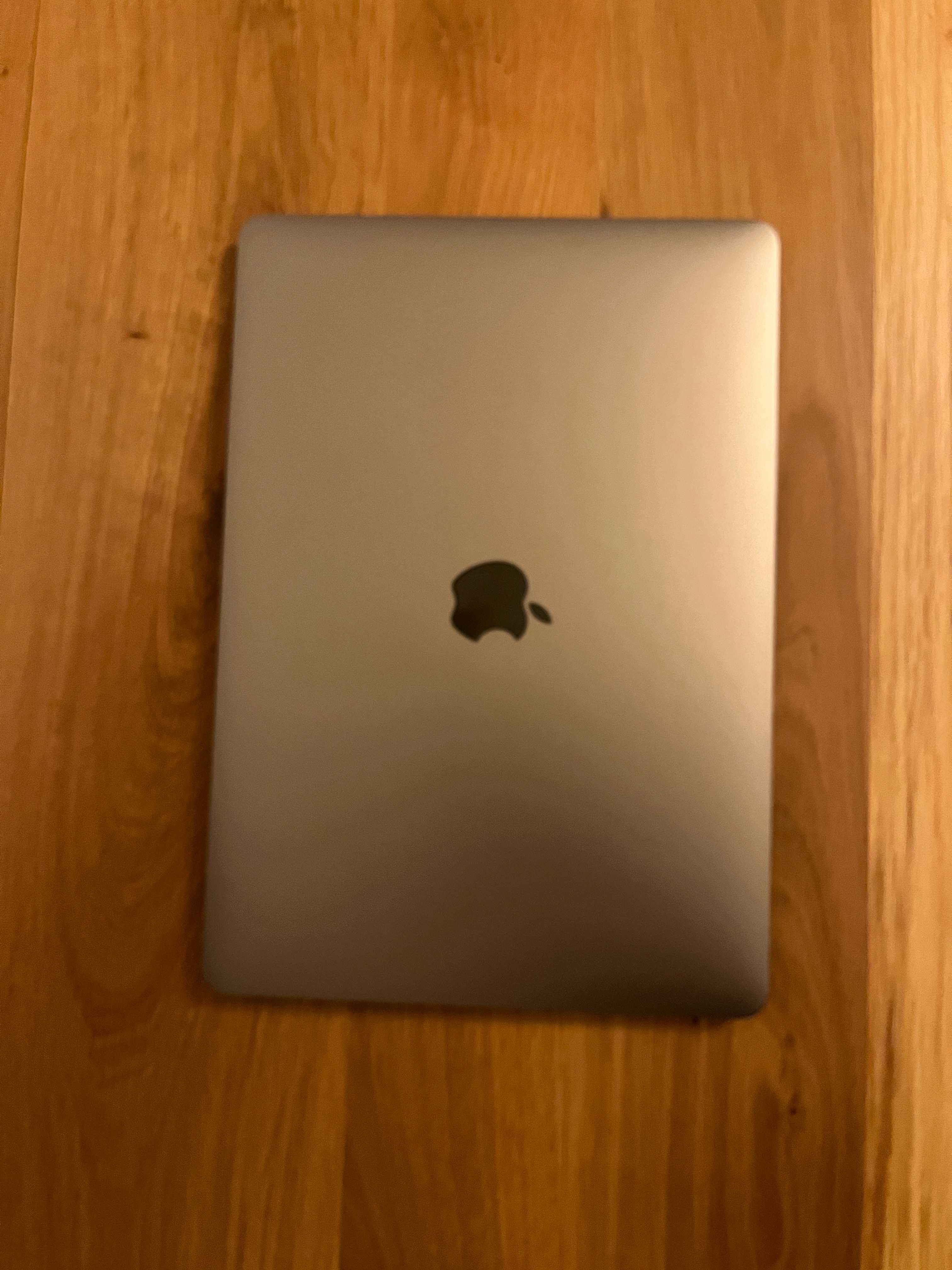 Macbook pro 13 inch, 2018, 4-Core Intel i5, 256GB SSD, 8GB RAM