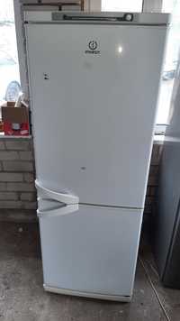 Продаю холодильник Индезит в нормальном состоянии с доставкой до дома