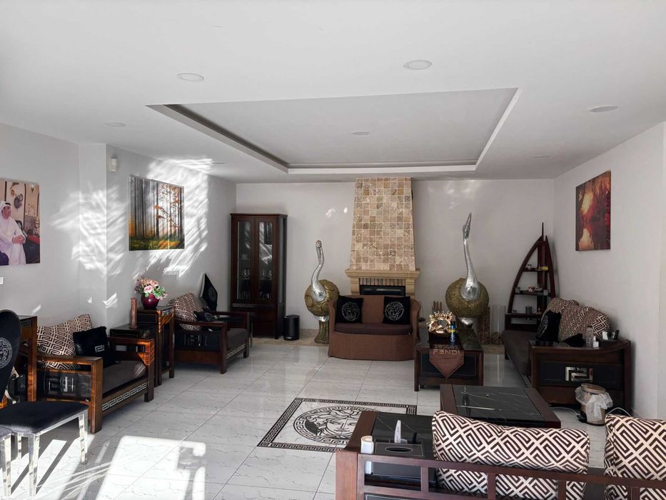 Proprietar-vilă foarte spațioasă   mobilată și utilată  7 dormitoare.