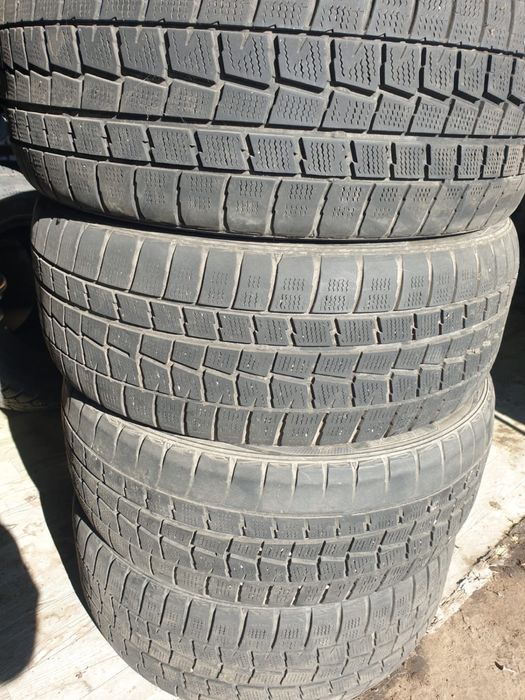Продам шины 215/45/17 DUNLOP
