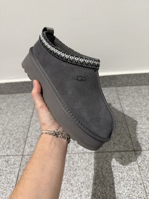 UGG Tazz Slipper noi (37/38/39 pe stoc)