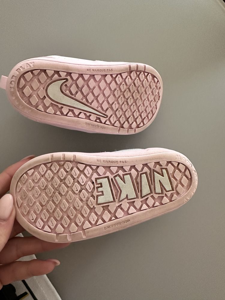 Маратонки NIKE за момиче 23,5 размер