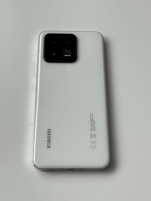 Xiaomi 13 cu sistem de camere Leica