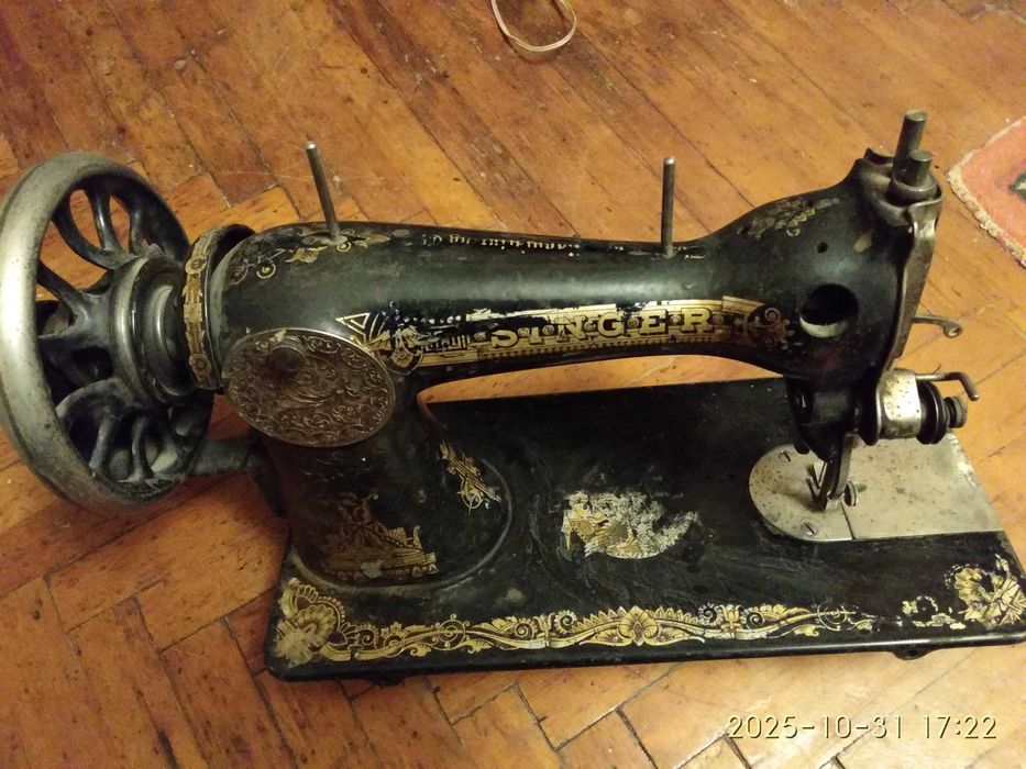 Старинная швейная машинка Зингер
