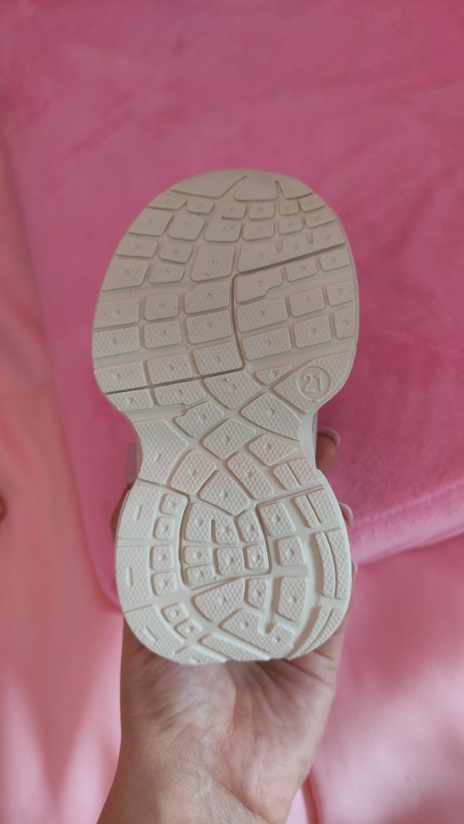 Новые детские кроссовки на липучке для девочки, обувь детская на годик