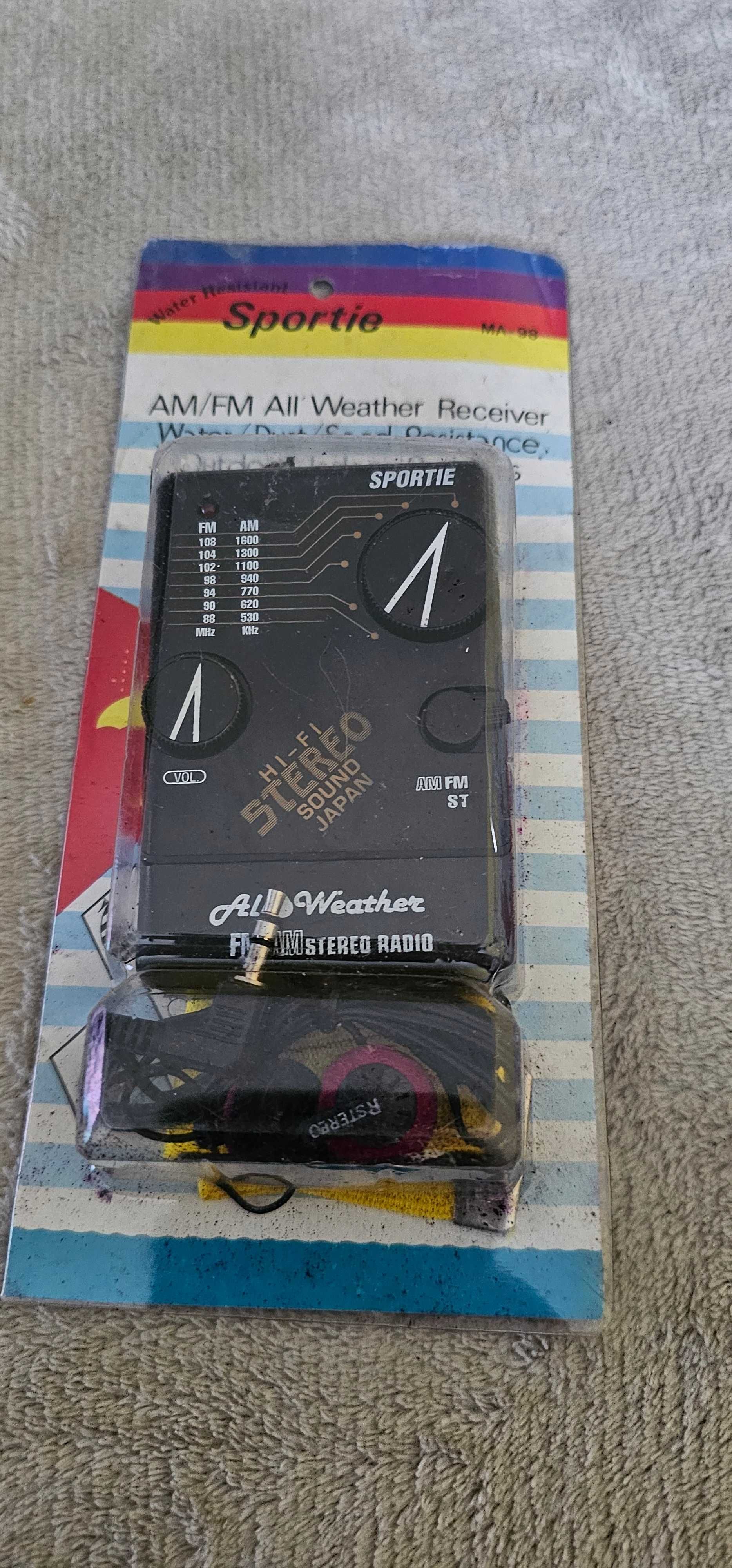 casetofon portabil walkman japonez cu casti  radio portabil