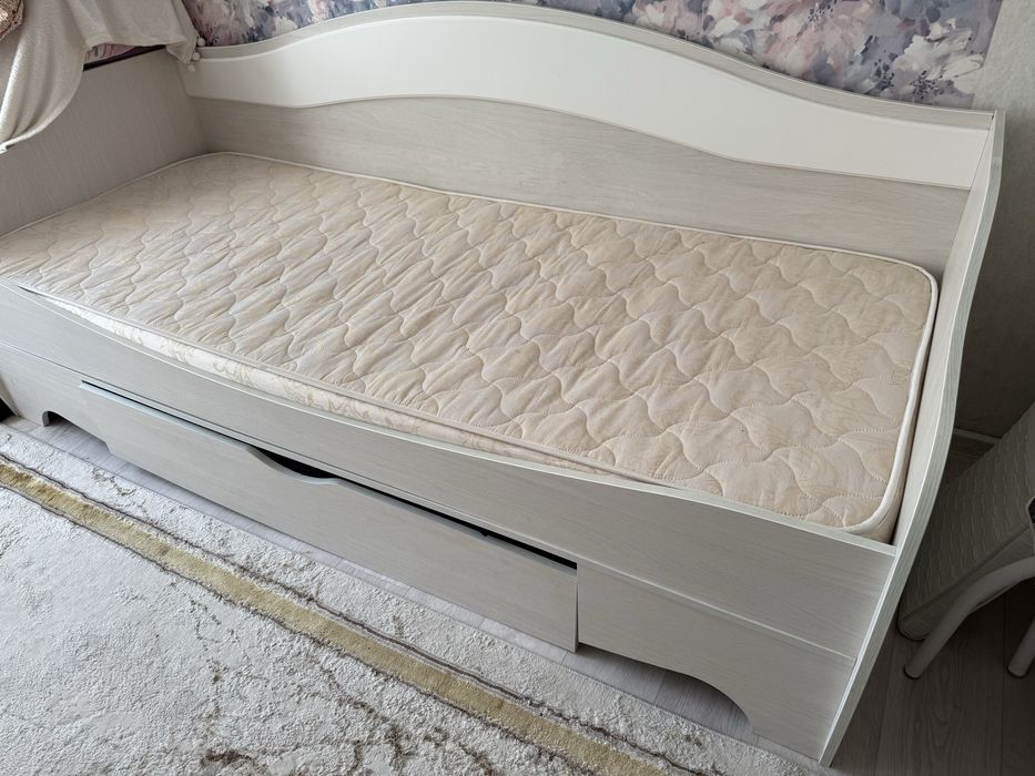 Кровать односпальная