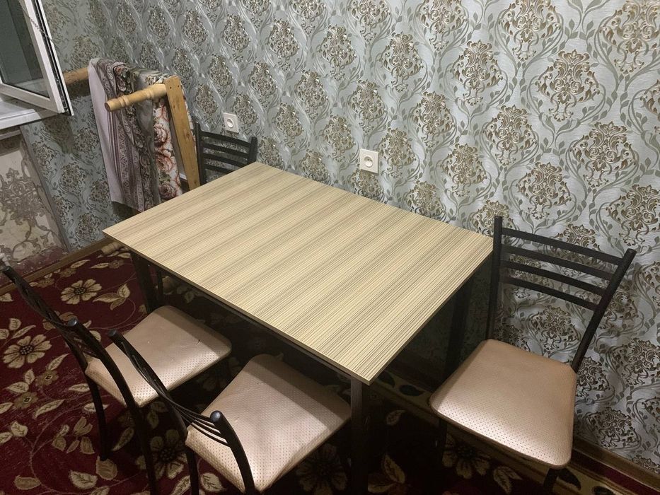 Кўйней худди расимдака туради