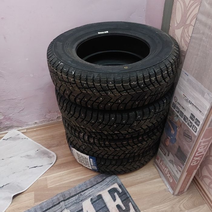 Шины  на машину.