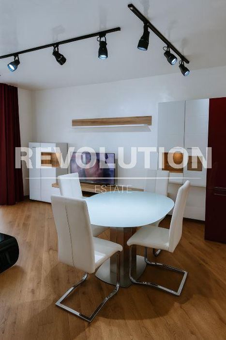 Тристаен апартамент в района на кк. Чайка!