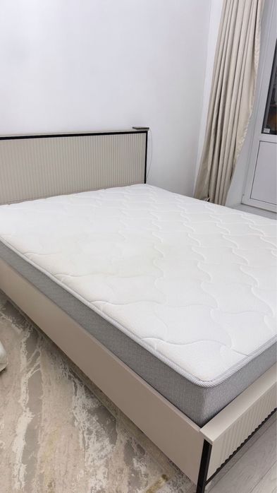 Продам кровать с матрасом