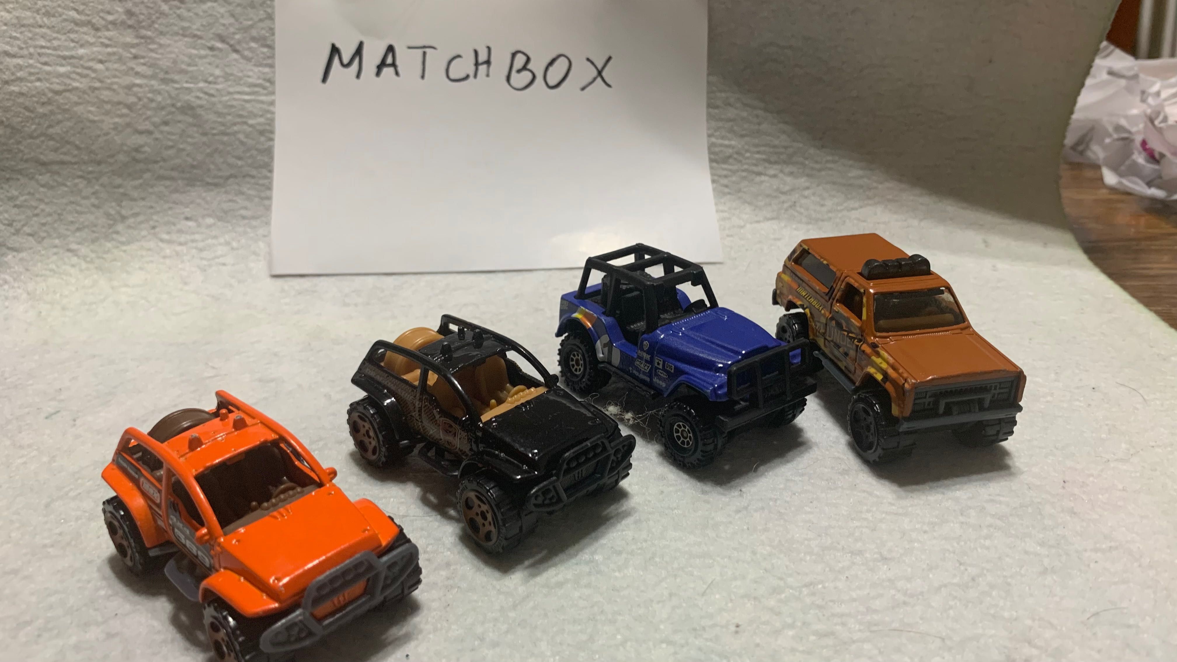 Метални колички на различни производители 1:64