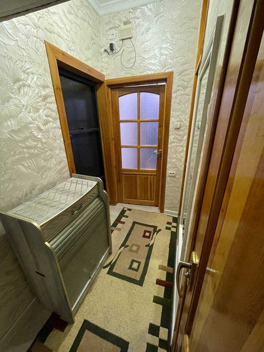 продоёца квартира 1 комнотная 1 этаж. Ташкент Чиланзар 17-42-37