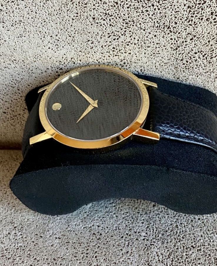 Продавам мъжки часовник Movado