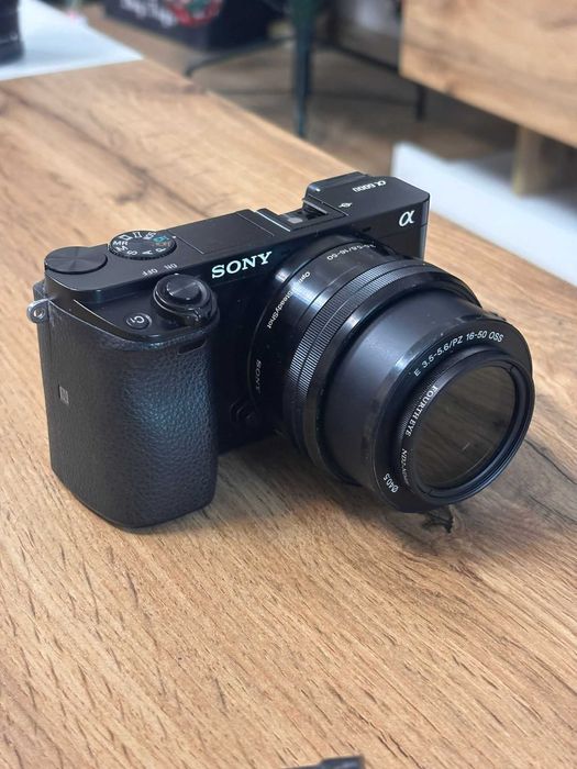 Sony A6000 с обектив 16–50mm + комплект аксесоари