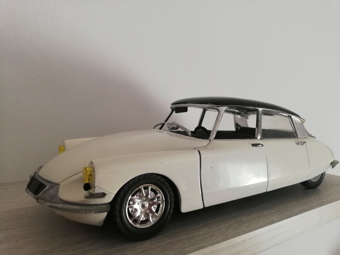 Macheta citroen 1:18 sau schimb cu ferrari