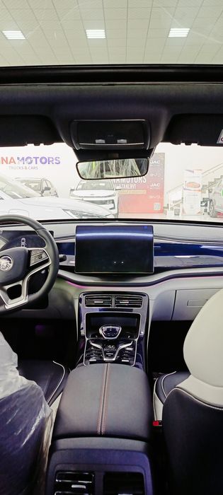 BYD Qin Plus 

Габариты: длина — 4765 мм, шири