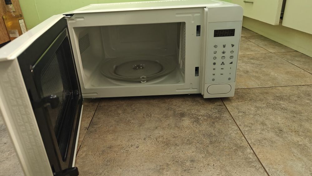 Микровълнова Black+Decker