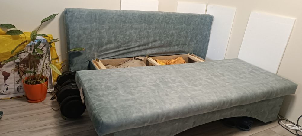 Диван закупен преди година