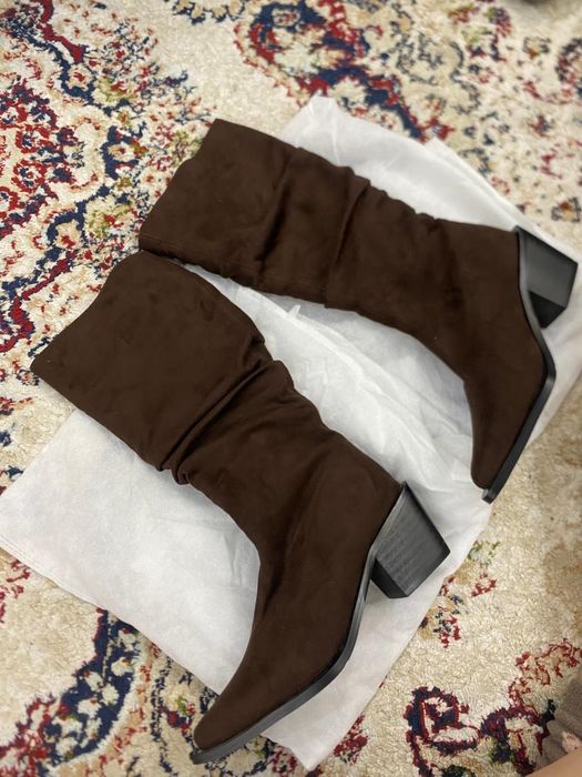 Сапоги с низким каблуком