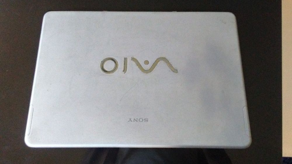 Ofer spre vanzare laptop Sony Vaio DDR 2 windows 7 instalat