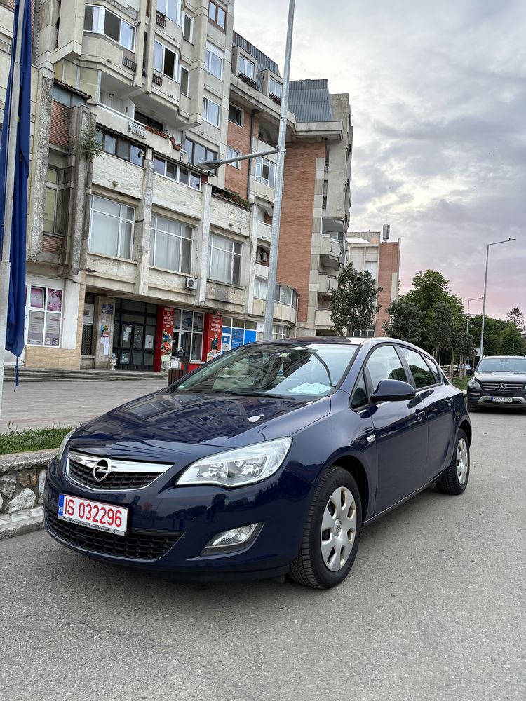 Opel Astra J / Motor 1.4 Benzina / An 2011