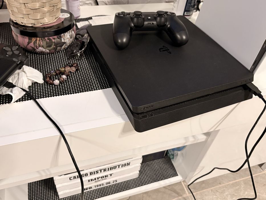 Продава плейстейшън 4