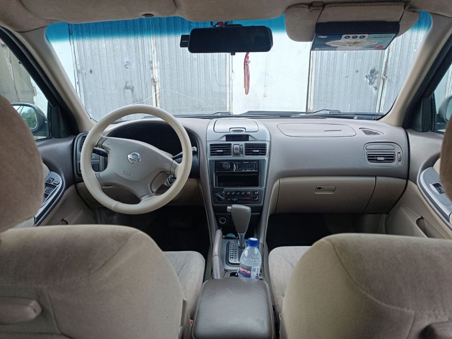 Nissan Maxima чёрный свет