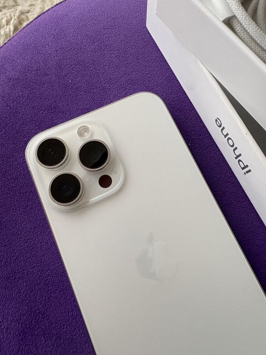 Apple iPhone 15 Pro Max – 256 GB – White Titanium – Stare impecabilă