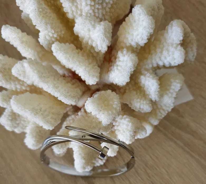 Нова и ефектна дамска гривна - изпращам и подарък!