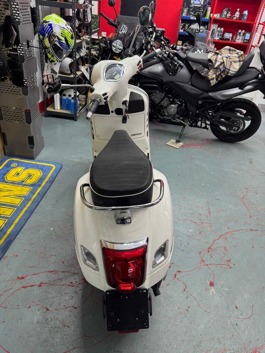 Vespa GTS 300 2022 -GARANTIE-