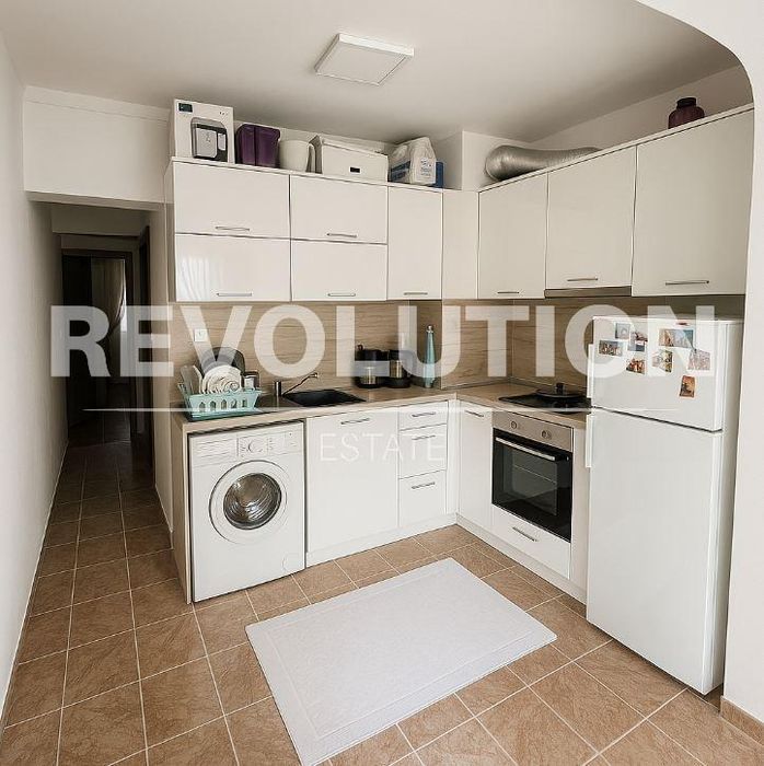 Дава се под наем Тристаен апартамент в Варна, Център - 60 кв.м за 511 € - Снимка #2