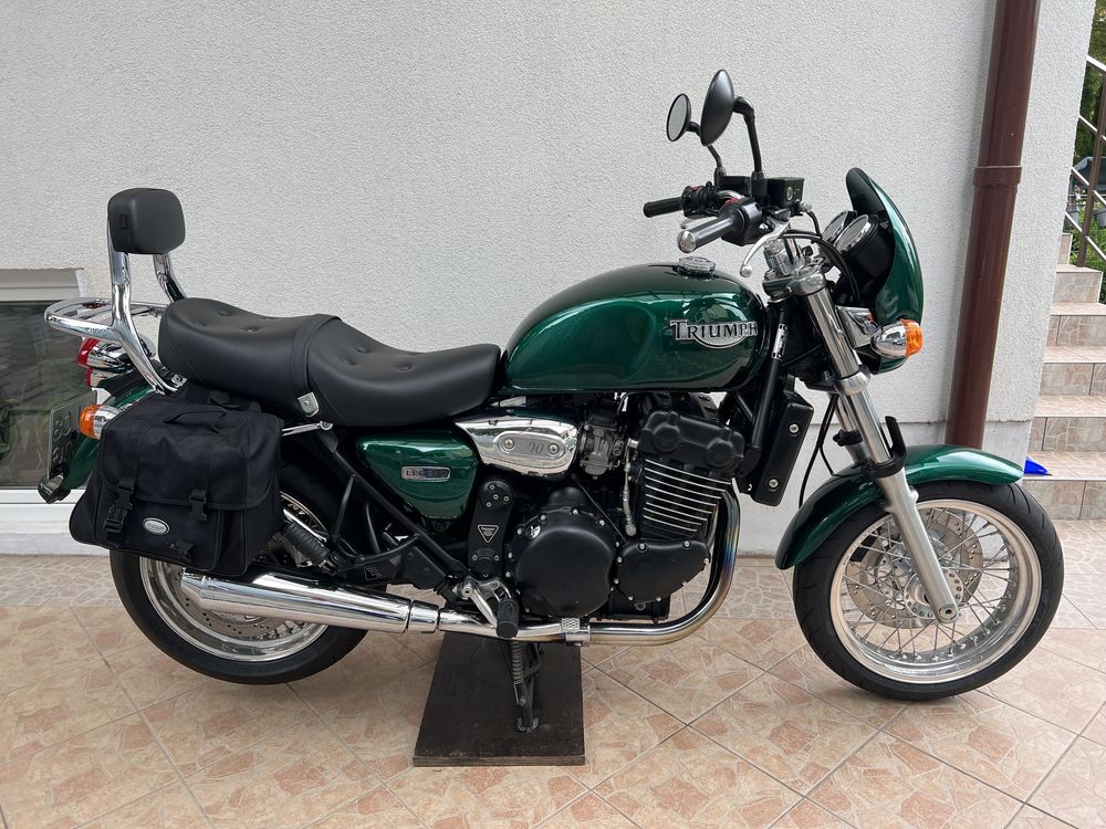 Triumph legend 900