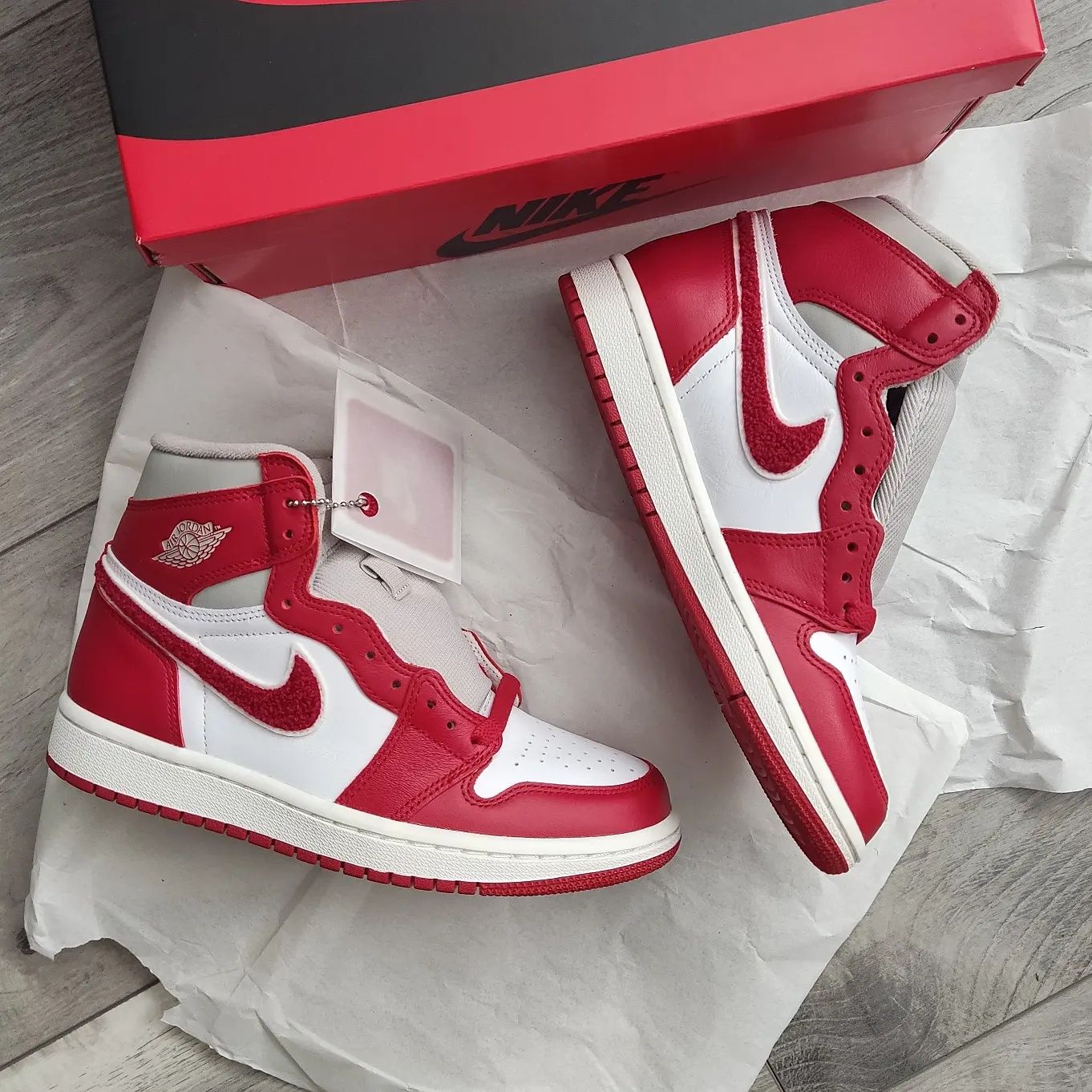 Air Jordan 1 High Retro OG 'Chenille'