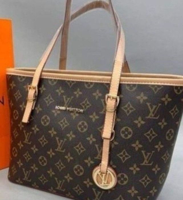 Set-esarfa+geanta dama model office,logo metalic auriu+portofel sacule