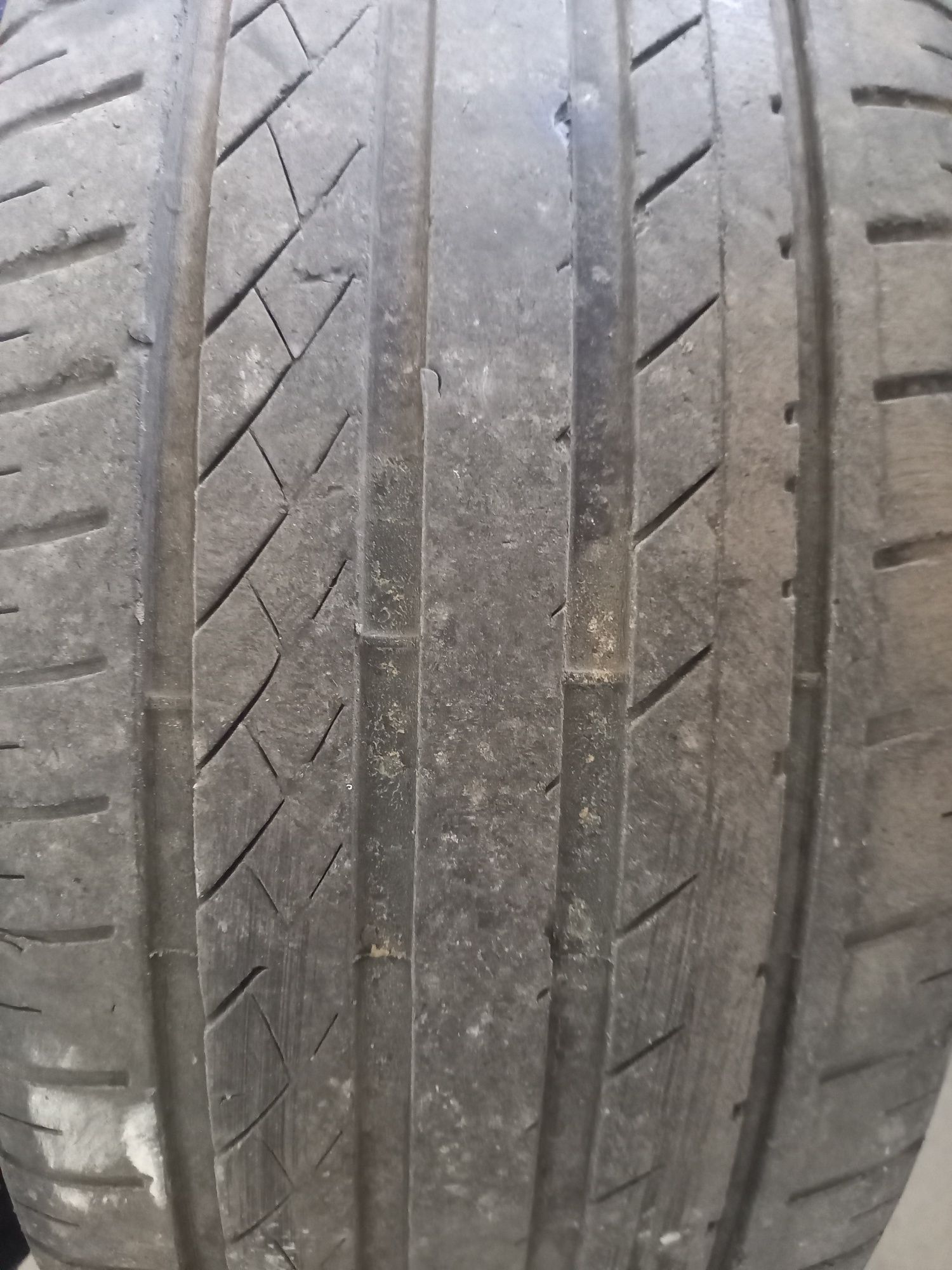 Гуми 2 броя 225/50/17 HIFLY
