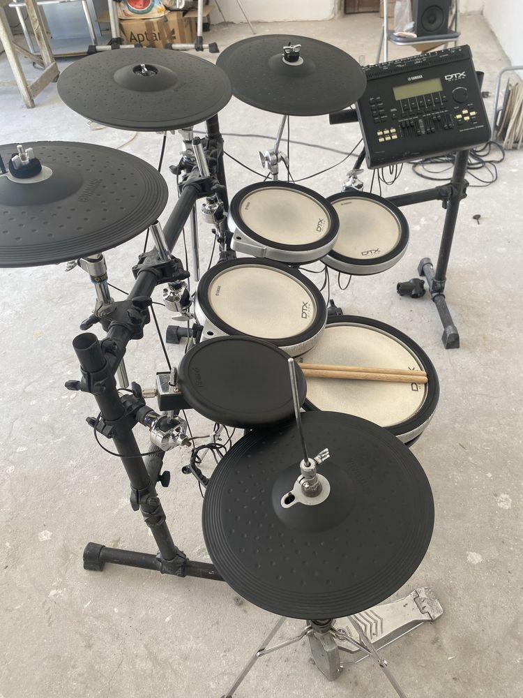 Продавам Yamaha k900M
