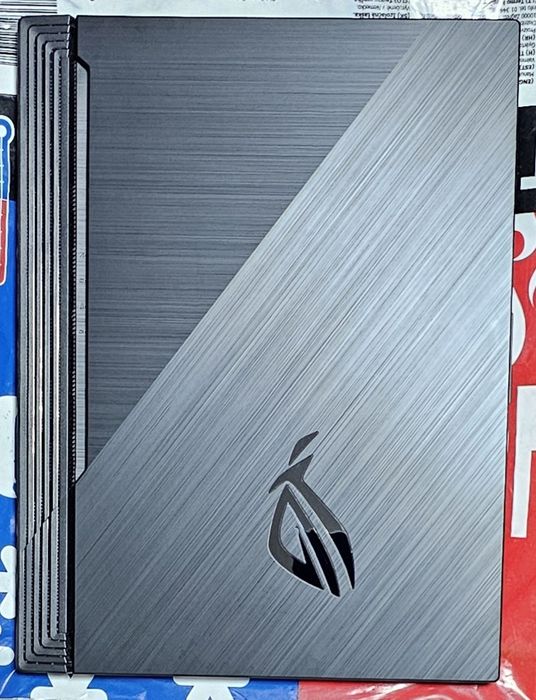 Vând Laptop Gaming i7-10750H Asus Strix Rog G15