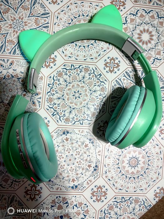 Отдам бесплатно беспроводные наушники в виде кошачьих ушек