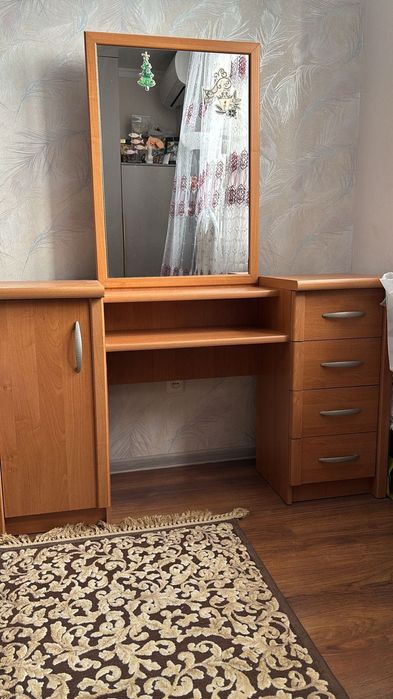 Столик косметический